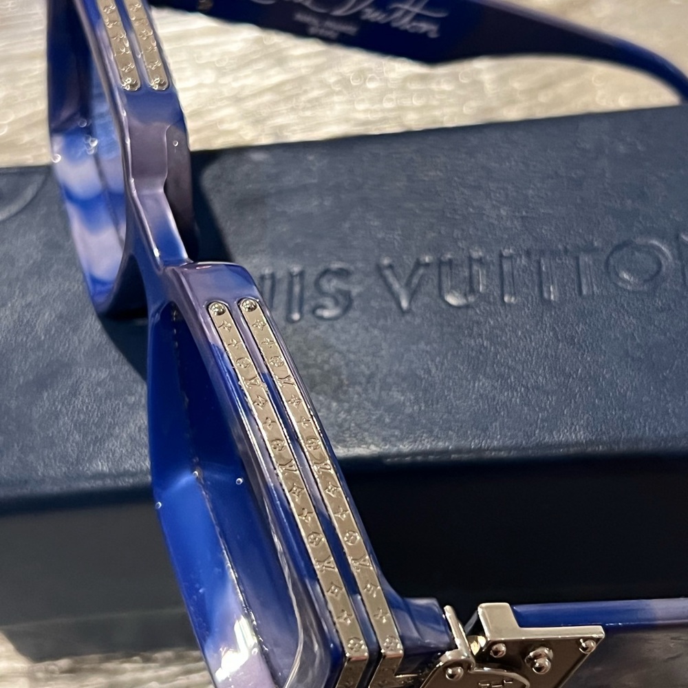 RARE Louis Vuitton 1.1 Millionaire Sunglasses in Blue 1 of 70 - Picture 3 of 6